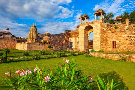 A Day Tour of Chittorgarh fort from Udaipur with Guide Service