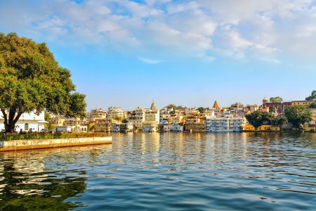 Visit Udaipur city in Private Car with Guide Service